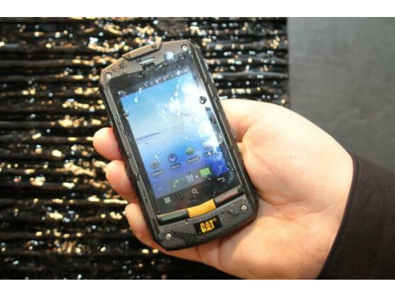 Das CAT B10 ist ein robustes Smartphone, das auf der CeBIT präsentiert wurde.