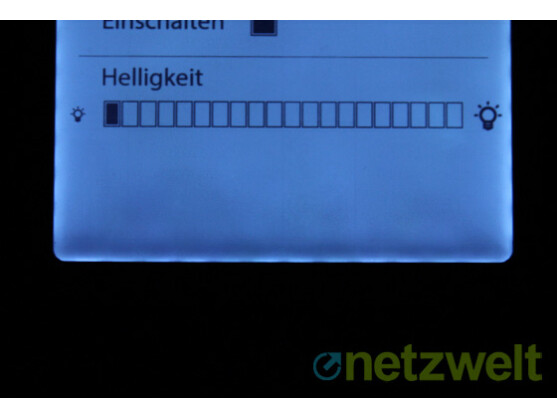 Der dunkle Schatten ist auch bei geringer Helligkeit zu erkennen.