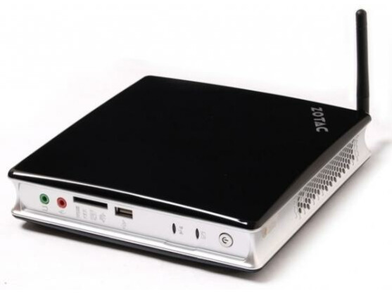 Die genauen Abmessungen der ZBOX ID84 hält der Hersteller noch zurück. Mithilfe dieses Bildes sollte sich die Größe aber dennoch einordnen lassen.