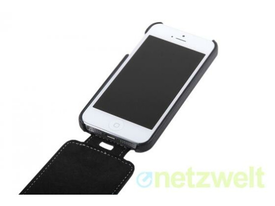 Das iProtect Premium Flipcase kommt im schlichten schwarzen Kunstleder daher.