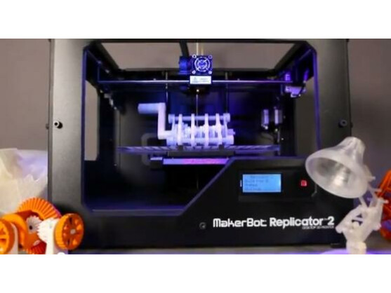 Der MakerBot Replicator 2 passt auf jeden Schreibtisch.