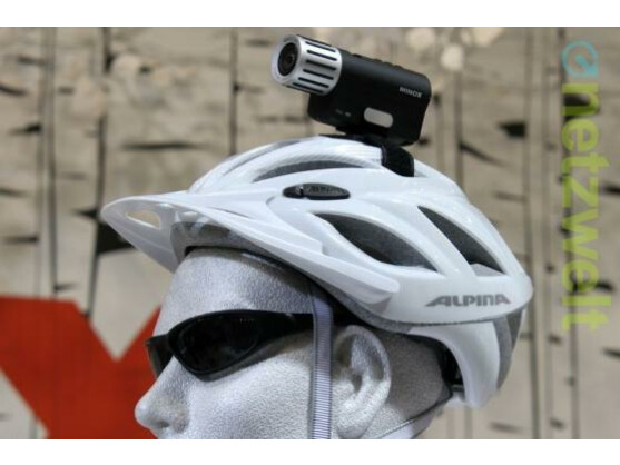 Minox ACX 100 auf einem Fahrradheld.