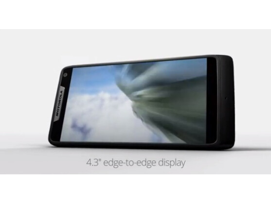 Das Motorola Razr M bietet ein randloses Display.