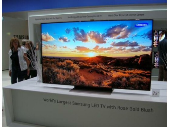 Der neue LED-Fernseher von Samsung ist 75 Zoll groß.
