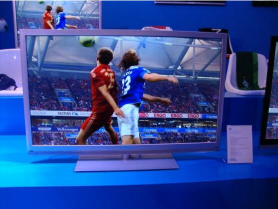 Durch den neuen Prozessor im Bundesliga-Fernseher von Grundig soll das Spielgeschehen noch farbintensiver wirken.