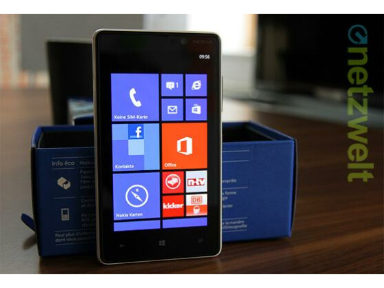 Das Nokia Lumia 820 ist in der netzwelt-Redaktion eingetroffen.