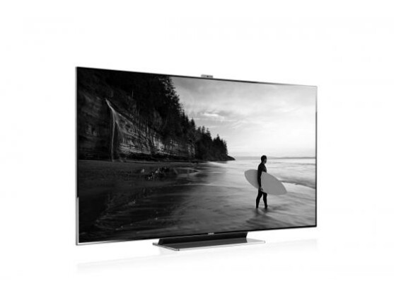 Perfekt gebaut: Der Samsung UE 75 ES 9090 besticht optisch trotz des riesigen Panels durch einen schmalen Rahmen. Oben ist die versenkbare Kamera zu sehen.