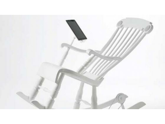 Retro-Möbel trifft auf moderne Technik: der iPad-Schaukelstuhl iRock: