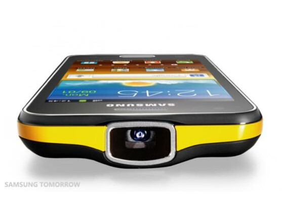 Das Samsung Galaxy Beam integriert einen 15 Lumen-starken Projektor.