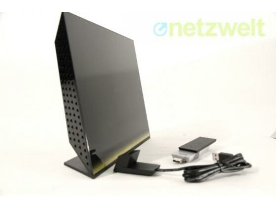 Schnelles Duo: Der WLAN-Router Netgear R6300 und der USB-Stick Netgear A6200, der Notebooks und PCs mit dem Funkstandard ac nachrüstet.