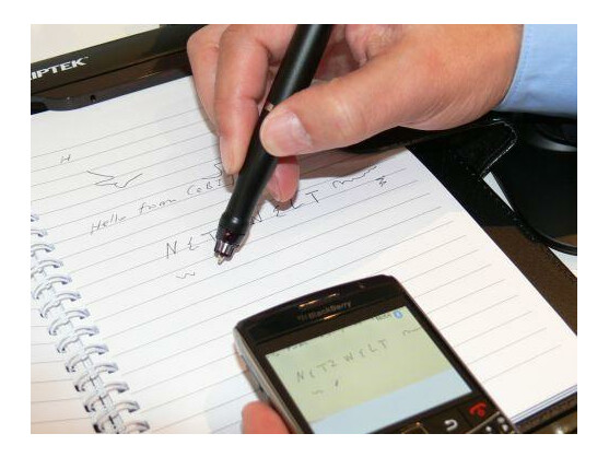 Mit dem Smart Pen von Yifang kann der Nutzer handschriftliche Notizen direkt in seinen BlackBerry übertragen.