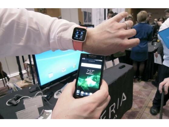 Die SmartWatch von Sony zeigt dem Nutzer unter anderem Social Media-Updates an.
