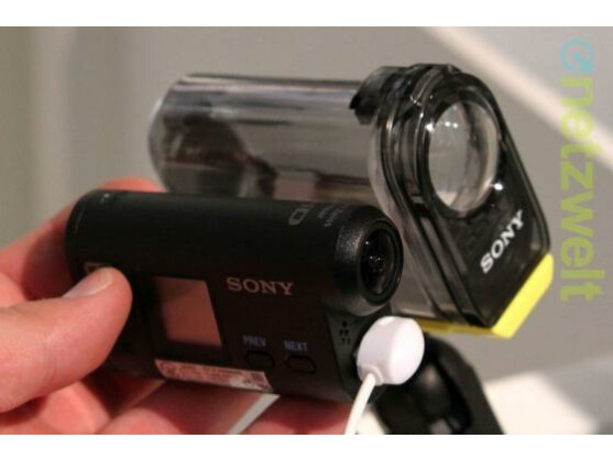 Sony HDR-AS15 und sein Unterwassergehäuse.