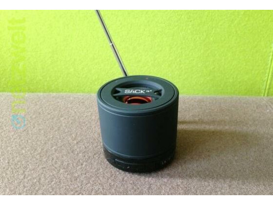 Mit angeschlossener Antenne verwandelt sich WOOFit in ein FM-Radio.