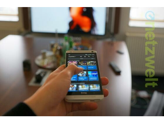 Zum Bedienen des Fernsehers mittels Smartphones braucht es nicht unbedingt einen IR-Sensor.