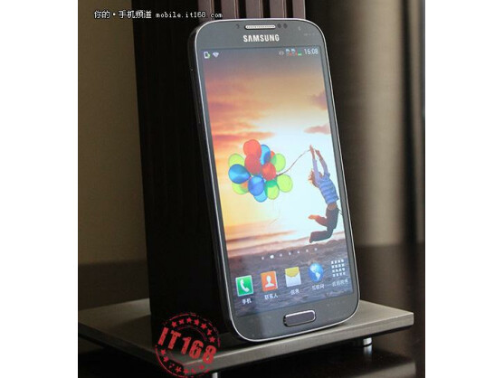 Die Bilder zeigen das Samsung Galaxy S4.