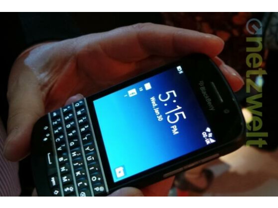 Das BlackBerry Q10 bietet eine QWERTZ-Tastatur.