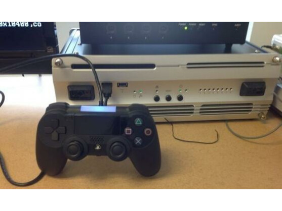 Auf diesem Bild ist offenbar ein Controller-Prototyp der nächsten PlayStation zu sehen.