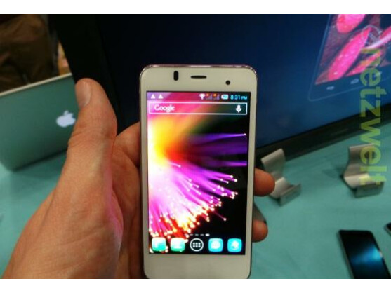 Einsteiger-Smartphone mit Super-AMOLED-Display: Das Alcatel One Touch Star.