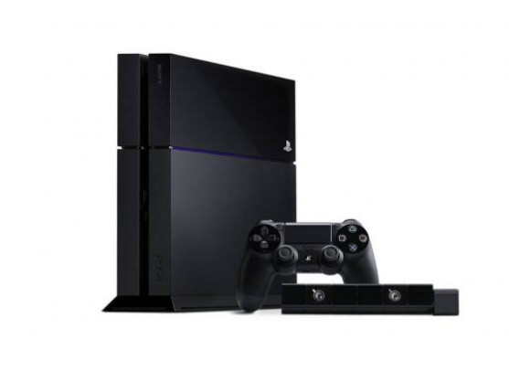 Die ersten Produktfotos zeigten die PS4 immer mit Kamera.