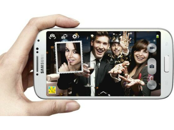 Das Galaxy S4 nimmt Fotos mit Front- und Rückkamera gleichzeitig auf.