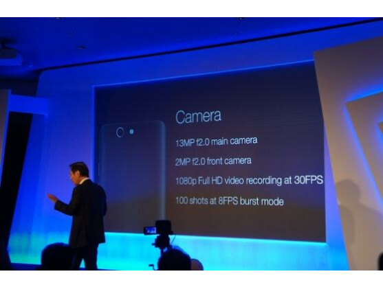Die Hauptkamera des Asus-Smartphones bietet eine Auflösung von satten 13 Megapixeln.