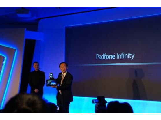 Jonney Shih präsentiert das Asus PadFone Infinity.