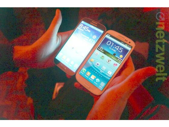 Kaum zu unterscheiden: Das Galaxy S4 (links) und das Galaxy S3 (rechts).