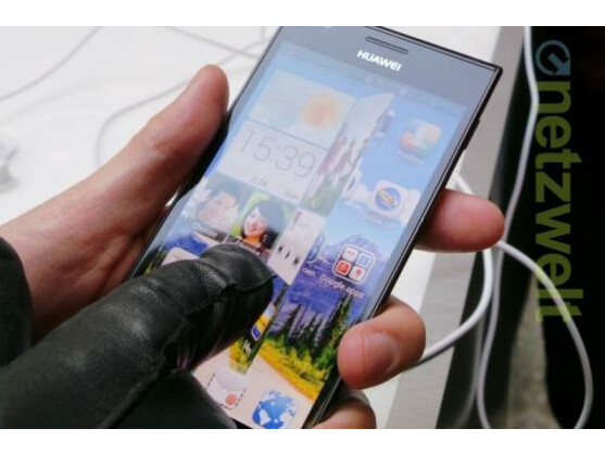 Keine kalten Finger! Das Huawei Ascend P2 lässt sich auch mit Handschuhen bedienen.
