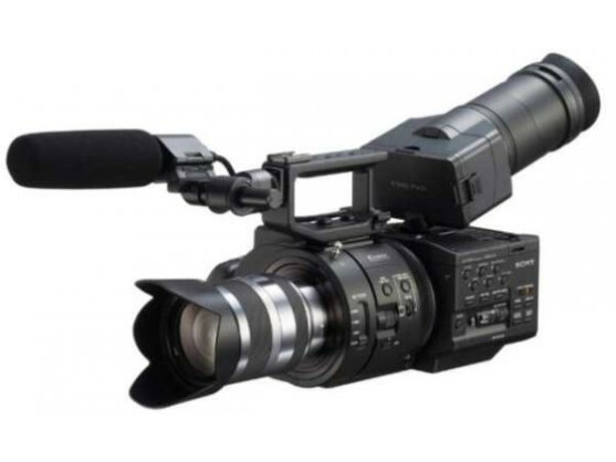 Wo kommen die 4K-Inhalte her? Zum Beispiel von der Ultra HD-Kamera NEX-FS700 von Sony.
