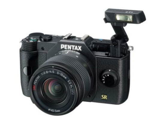 Die Pentax Q7 bietet einen größeren Sensor als ihr Vorgänger, ist jedoch immer noch äußerst kompakt.