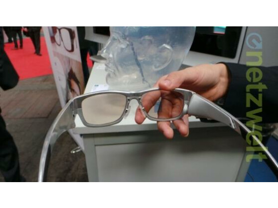 Ein Prototyp von Glass Up wird auf der CeBIT präsentiert.