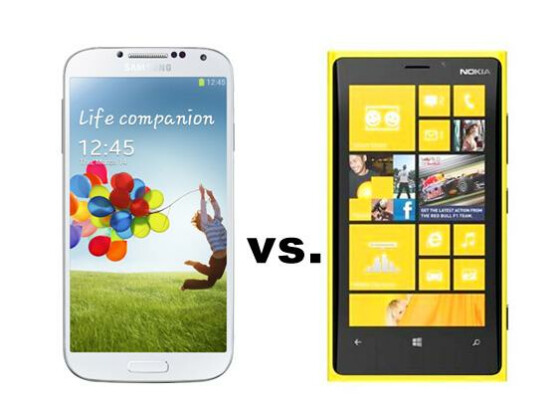 Das Samsung Galaxy S4 (links) trifft im netzwelt-Vergleich auf das Nokia Lumia 920 (rechts).