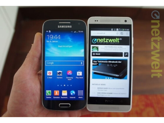 Das Samsung Galaxy S4 Mini (links) und das HTC One Mini (rechts) liefern sich ein erbittertes Duell um die Gunst der Käufer.