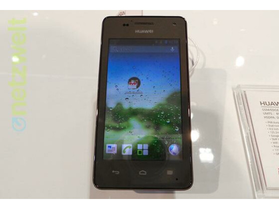 Wasserfest: Das Huawei Ascend G350.