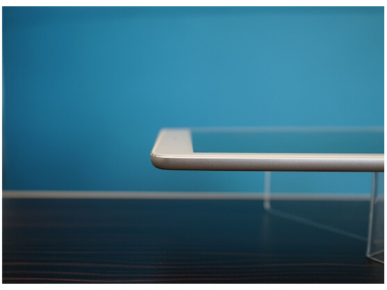 So sieht kein Billig-Tablet aus: Die Verarbeitung ist auf hohem Niveau. Beim Design hat Acer sich Inspiration bei Apple geholt. Wie etwa bei den geschliffenen Gehäusekanten.