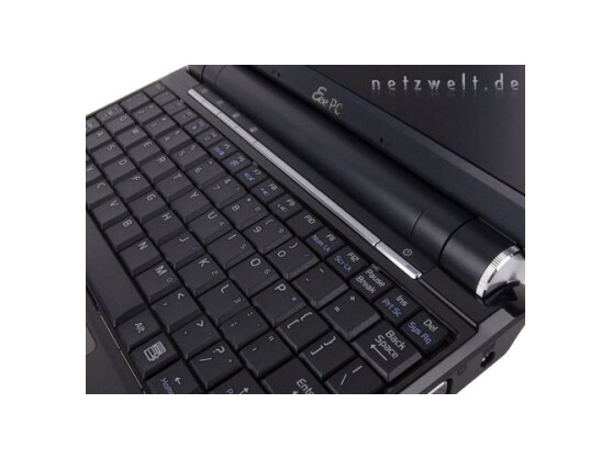 Die Tastatur erfordert schon viel Eingewöhnungszeit.
