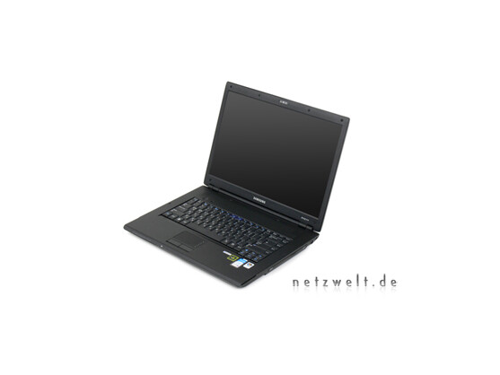 Das 15,4-Zoll-Notebook wirkt kompakter als es eigentlich ist.