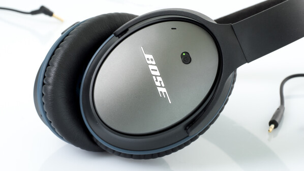 Der Bose QC25 ist in die Jahre gekommen. Er bietet aber noch immer mit die beste aktive Geräuchunterdrückung!
