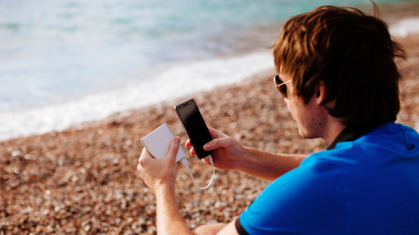 Powerbank am Strand