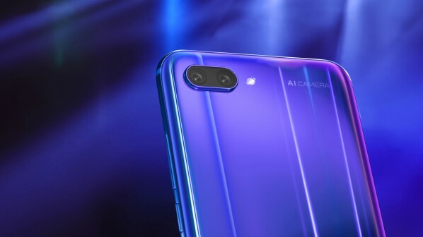 Das Honor 10 glänzt mit einer KI-Kamera sowie einer außergewöhnlichen Farbe.