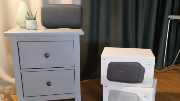 Der Google Home Max ist in den Farbvarianten Weiß und Dunkelgrau erhältlich.