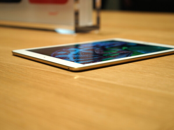 Genau hinschauen! Das iPad Air 2 ist nur 6,1 Millimeter dick.