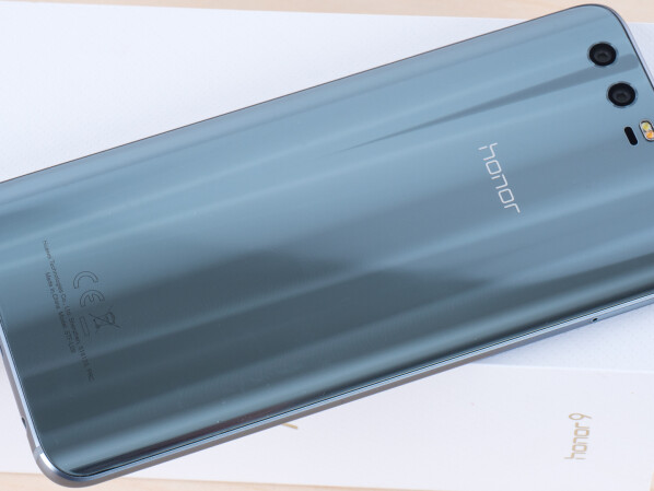 Der Nachfolger des Honor 8 zeigt sich in einem edlen Glasgehäuse.