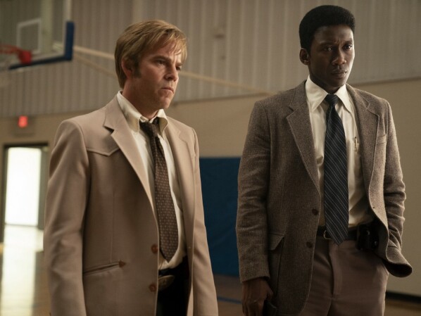 True Detective - Staffel 3: Wayne Hays (Mahershala Ali) und Roland West (Stephen Dorff) müssen ein Verbechen aufklären.