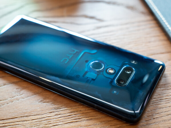 HTC U12+ in Translucent