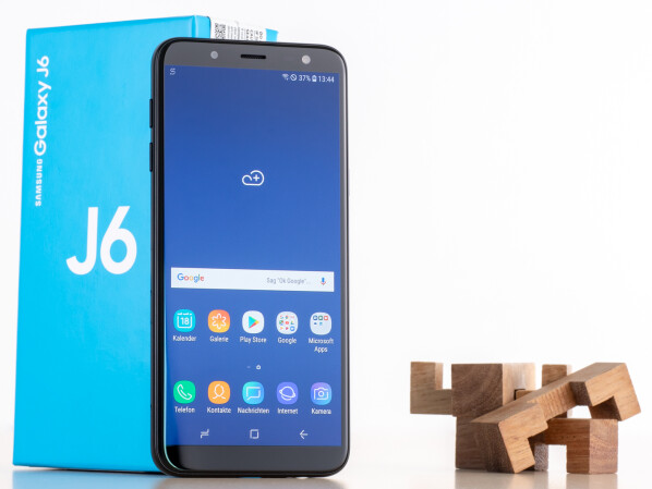 Das Samsung Galaxy J6 ist unter anderem in Schwarz erhältlich.