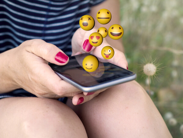 Emojis sind nicht immer auf Anhieb klar zu verstehen und können durchaus zu Missverständnissen führen. Wir zeigen euch die wahre Bedeutung eurer Lieblingssymbole.