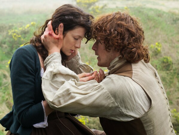 Outlander zeigt die Liebesgeschichte zwischen Claire und Jamie Fraser.