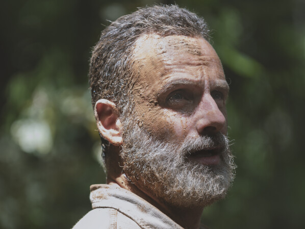 The Walking Dead-Season 9: Rick tries to lure the zombies out of the camp.